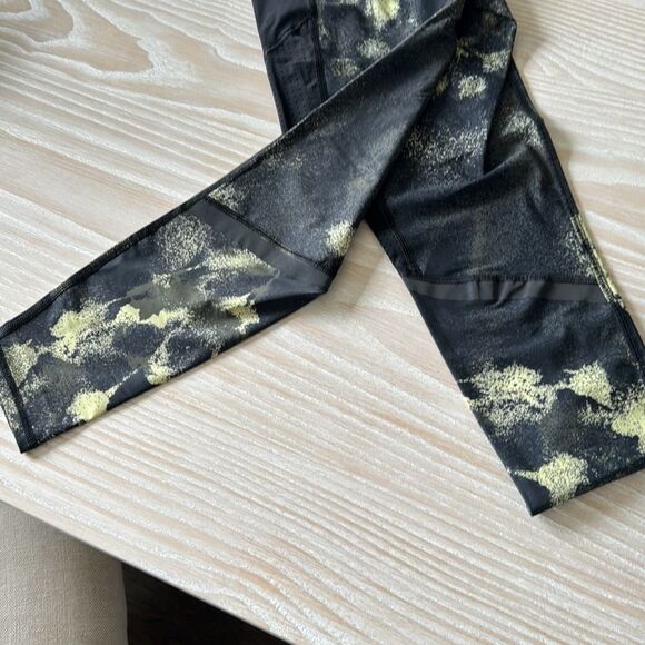 Zero Gravity High-Waisted Running Leggings In All Black Size Medium - Picture 6 of 11